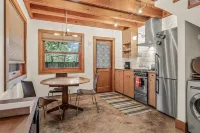 Sun filled Hawthorne-Belmont Casa De Campo