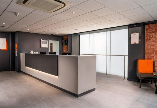 4. 이지호텔 글래스..