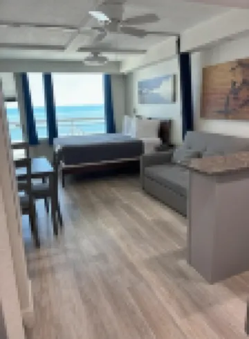 Georgian Inn Beach Club