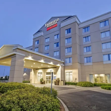 Fairfield Inn & Suites Guelph Отели рядом с достопримечательностью «Юниверсити оф Гвелф Арборетум»