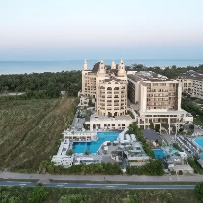 J'Adore Deluxe Hotel & Spa Hotels near تيتريآينجو