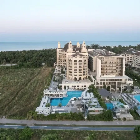 J'Adore Deluxe Hotel & Spa Отели рядом с достопримечательностью «Озеро Титреенгёль»