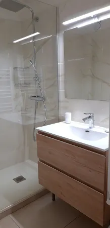 T2, Ground Floor, Terrace, 5 mn walk from the beach and shops, sheets included Отели в г. Борм-Ле-Мимоза