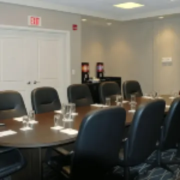 ハンプトン イン & スイーツ バイ ヒルトン レスブリッジ