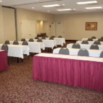 แฮมป์ตัน อินน์แอนด์สวีทส์ เชซาพีค - แบทเทิลฟิลด์บูเลอวาร์ด