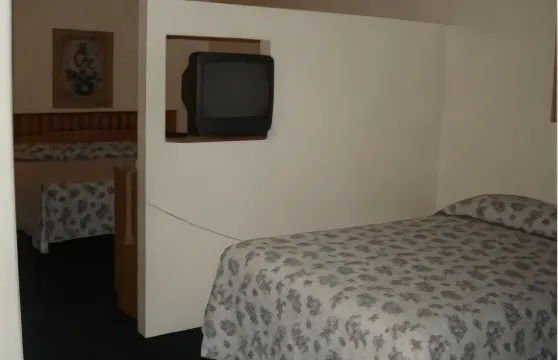 科羅那汽車旅館套房