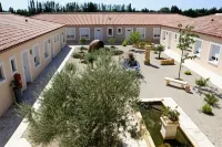 Hôtel et Résidence de la Transhumance Hotels in Saint-Martin-de-Crau