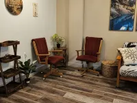 Cozy 1-bedroom apartment with AC, WiFi in serene Metaline Falls Hotele w: Pend Oreille County
