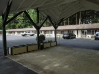 Park Motel and Cabins - parking