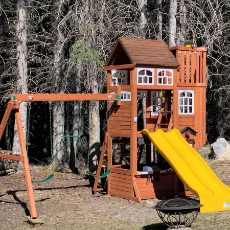 Rocky Mountain Retreat: Private 2 Acres & Hot Tub