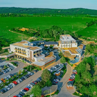 Maximus Resort Hotels near Freedom Square