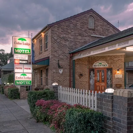 Cedar Lodge Motel