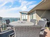 Charming 3-bedroom condo with stunning lake views in fabulous Arnolds Park, IA Hoteles en Arnolds Park