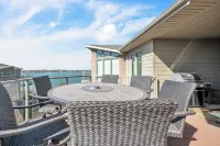Charming 3-bedroom condo with stunning lake views in fabulous Arnolds Park, IA - Wifi