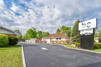 Beach Club by Beach1 Motel - parking
