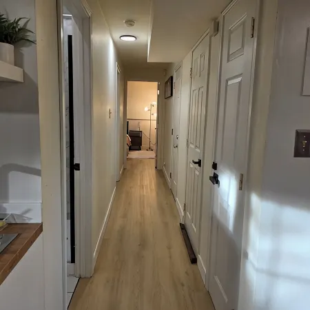 Private guest suite with Full kitchen & laundry