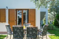 Air-conditioned apartment 250 m from the beach with private boat mooring - 2-Star