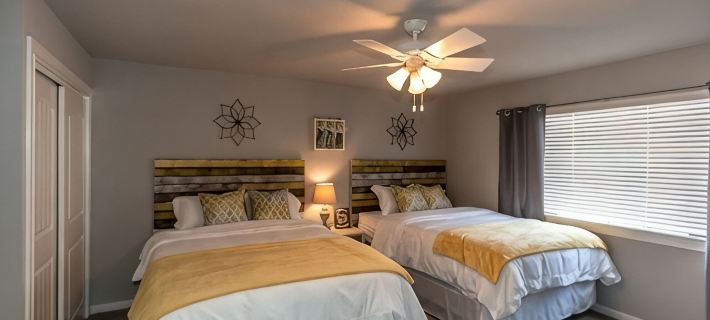 Beautiful Remodeled Luxury Waterfront Property- 3BR/2.5 bath-Sleeps 11!!! Hotels in Conroe