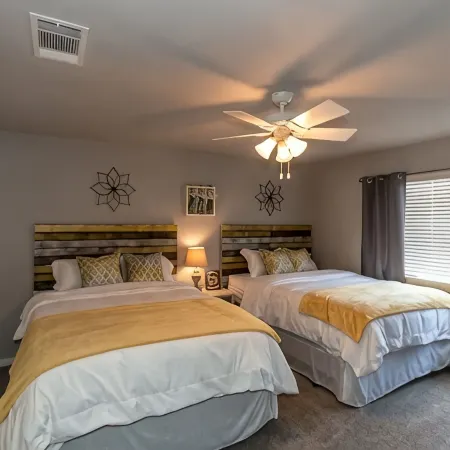Beautiful Remodeled Luxury Waterfront Property- 3BR/2.5 bath-Sleeps 11!!!