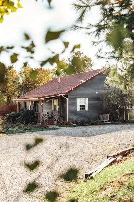 Private 5 Acres w. Pond, Hot Tub, Pet Friendly