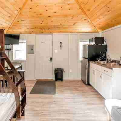 Wasaga Beach Summer Cottages & Cabins Rooms