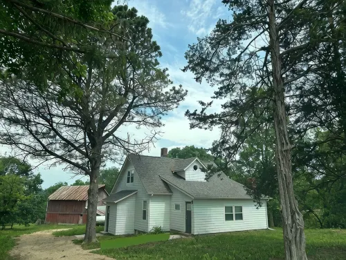 Farm Fresh Escape! 3BR Rural Retreat with Modern Amenities – Savanna, IL