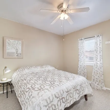 NEW LISTING charming 2 bedroom house walking distance to the beach and downtown