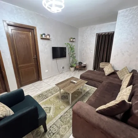 Luxury Downtown Apartment with Stunning View – 3 Bedrooms, Sleeps 8,  2 Bathroom