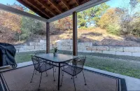 Master suite/ Soaking Tub/ Spacious Kitchen