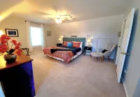 King Apartment -2 miles to I-81 - 3-Star