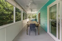 Emerald Isle Oceanside, Walk to Beach, Yard, Bikes, Beach Gear, Near Everything - 2성급