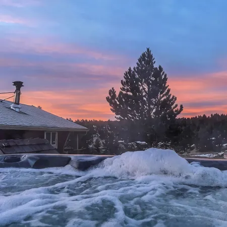 Cozy Hot Tub Cabin On The Lake!