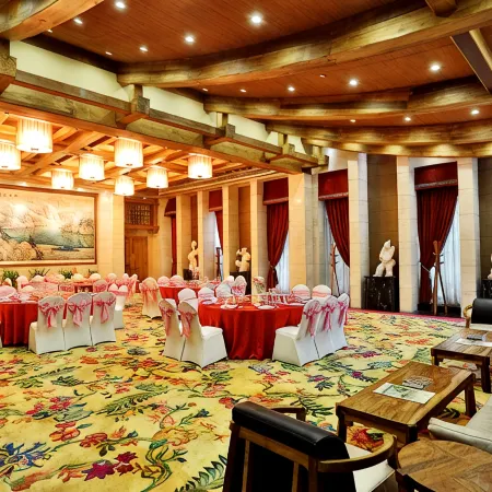 Huanhua Hongtai Hotel Отели рядом с достопримечательностью «Дворец Цинъян»