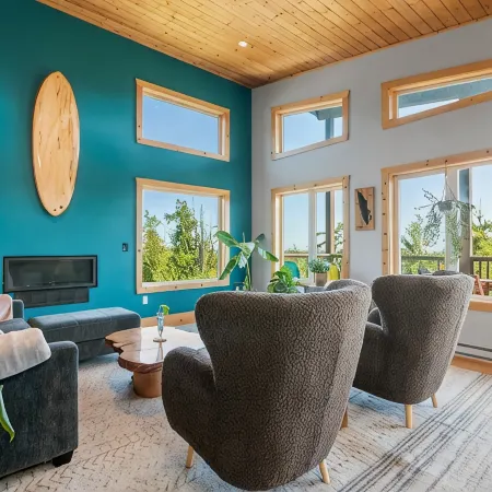 Panoramic Rainforest & Ocean Views, Fire Pit & EV Plug in Ucluelet