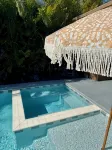 Bright and Beachy Pool Home - بوتيك