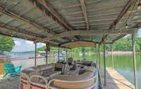 Lake Hartwell ~ Boat ~ Kayaks ~ Fire Pit ~ Private Dock ~ Bar ~ Pool Table - Homestays