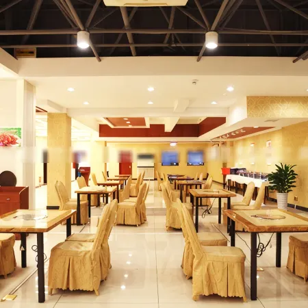 Minghao Holiday Hotel (Pingdingshan Kaiyuan Road Pedestrian Street)