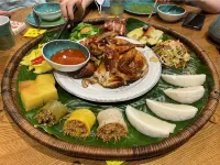 Wanyi Boutique Hotel (Wanning High Speed Railway Station Big Shark Bar Store)