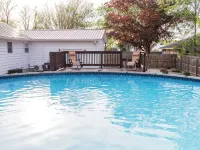 Family House: Pool, Games & Boat Parking 휴런 호텔