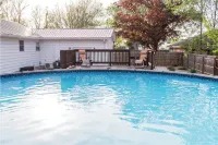 Family House: Pool, Games & Boat Parking