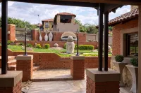 Luxury Rustenburg Villa | Pool, Braai & Fast Wi-Fi - Villas