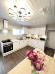 OYO Welsh Holiday Accommodation - Modern Stay