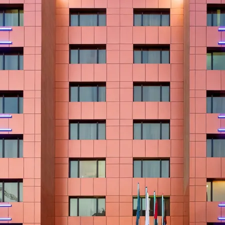 Novotel Suites Riyadh Olaya Отели рядом с достопримечательностью «Башня Аль-Файзалия»