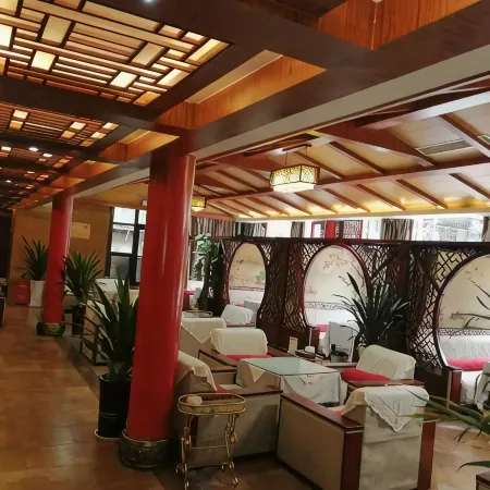 Quxian Shengshi Sunshine Hotel
