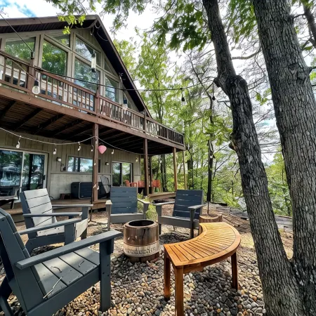 Lakefront A-Frame: Private Dock, Kayaks & Sauna – Sleeps 12, Chesapeake Bay