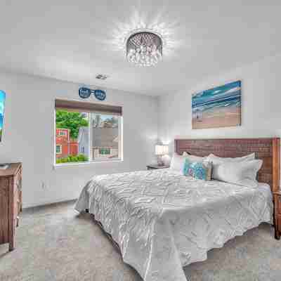 Seaside Riverfront Escape • HotTub • Walk to Beach Rooms