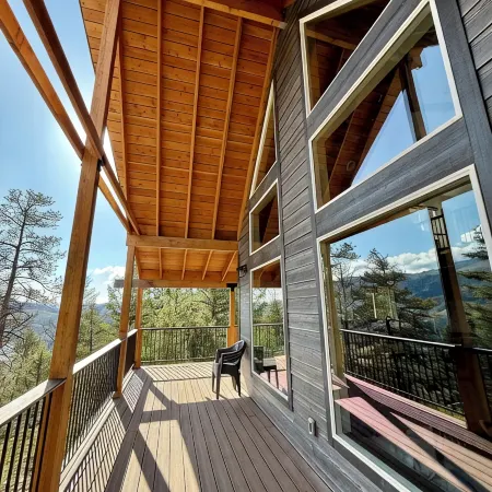 New Mountain Cabin perfect for outdoor enthusiasts- hiking, fishing, relaxing!