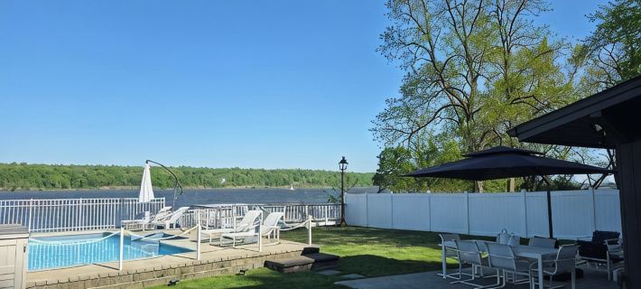 Hudson River Waterfront/Hits 2 Miles Away/Spec Views/Pool/Stars/Deck/Private Hotels in Saugerties