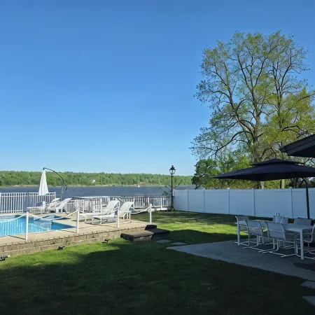 Hudson River Waterfront/Hits 2 Miles Away/Spec Views/Pool/Stars/Deck/Private