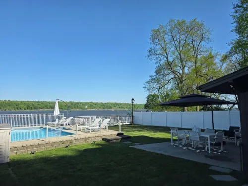 Hudson River Waterfront/Hits 2 Miles Away/Spec Views/Pool/Stars/Deck/Private